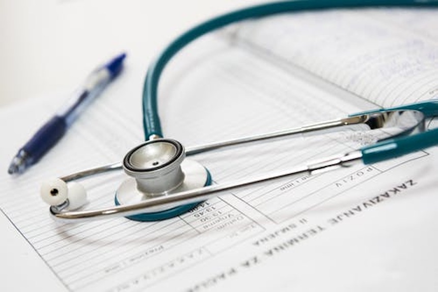 Des médecins américains recommandent un traitement hâtif combinant hydroxychloroquine, azithromycine et zinc
