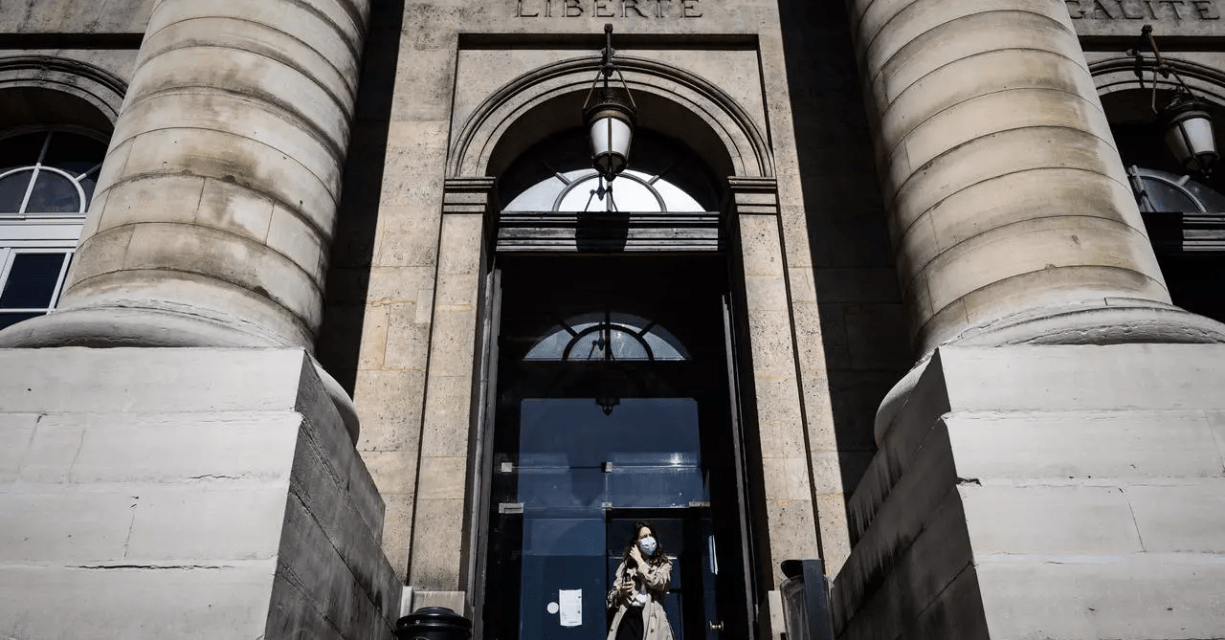 Plaintes liées au Covid-19 : en France, l’heure des comptes a sonné